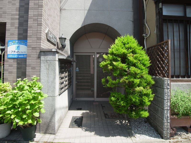 エントランス　オートロック付のエントランス