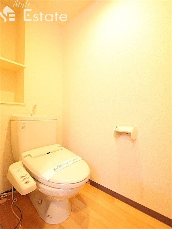 地下鉄東山線 新栄町駅 徒歩12分 11階建 築20年のトイレ写真