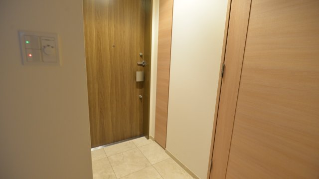玄関　※別部屋参考写真