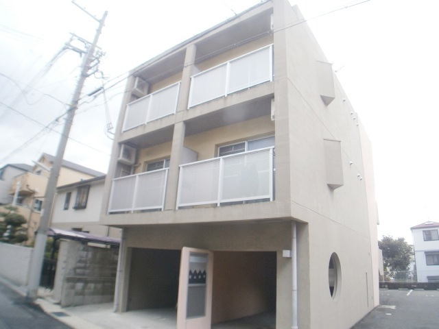 神戸市灘区神ノ木通のマンションの建物外観