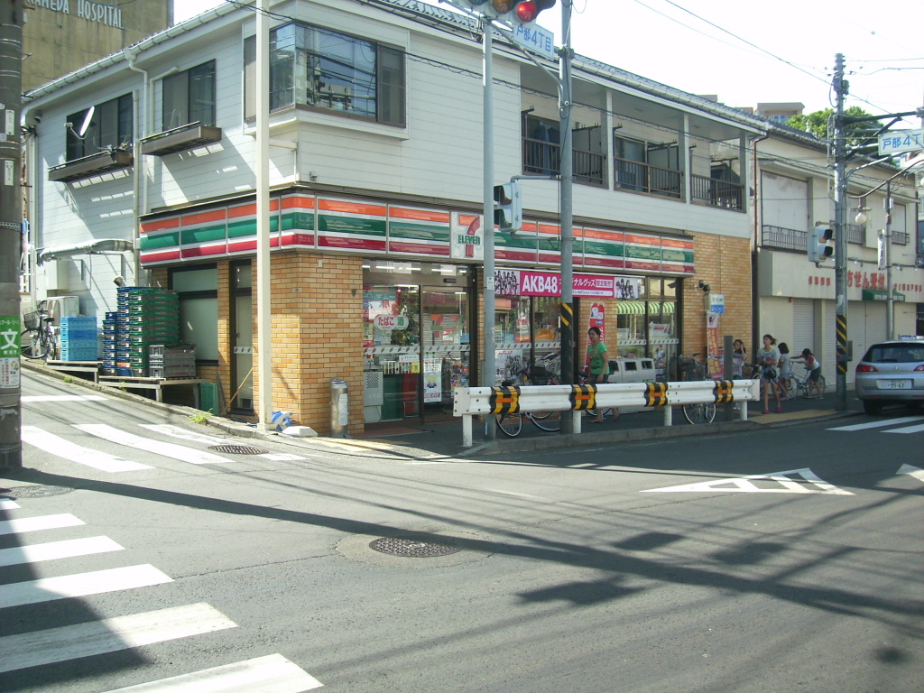 【横浜市西区戸部本町のマンションのコンビニ】