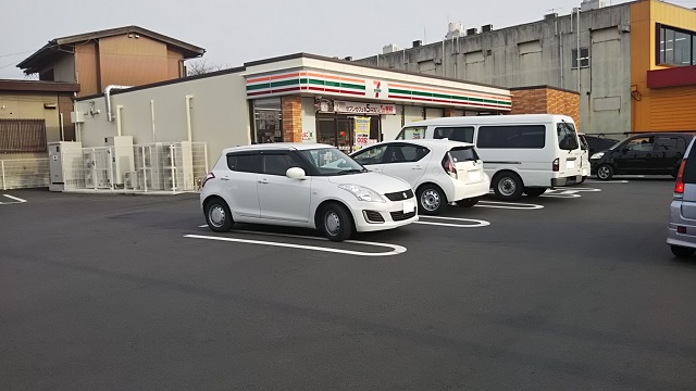 コンビニ　セブンイレブン伊賀緑ヶ丘東町店（コンビニ）まで450m