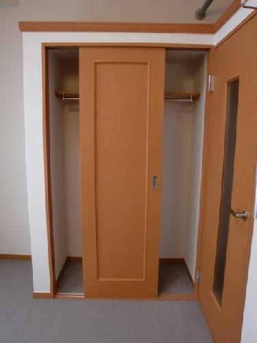 収納　衣類をたっぷり掛けられます