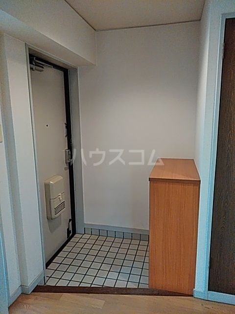 【名古屋市千種区春岡のマンションの玄関】