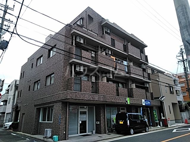 名古屋市千種区春岡のマンションの建物外観