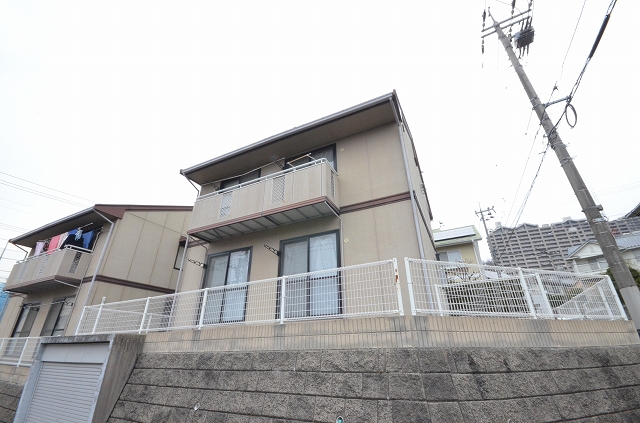 広島市西区井口台のアパートの建物外観