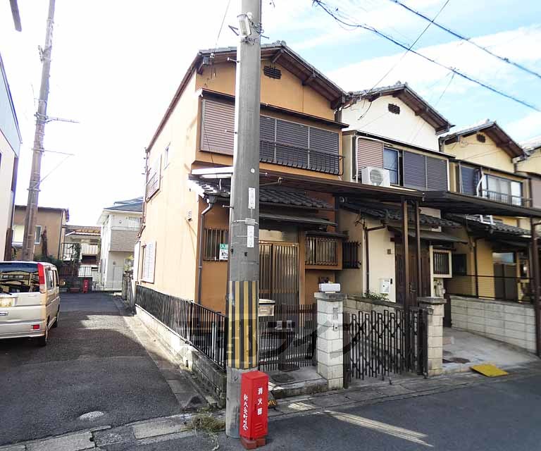 石田大受町貸家の建物外観