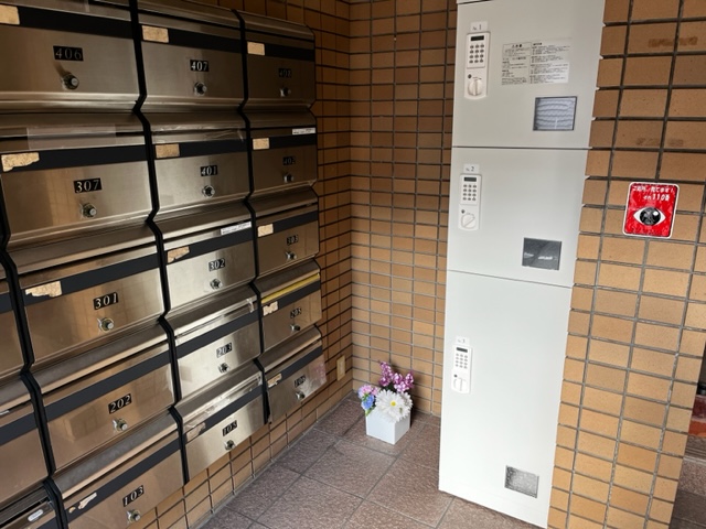 エントランス　宅配ボックスあり。