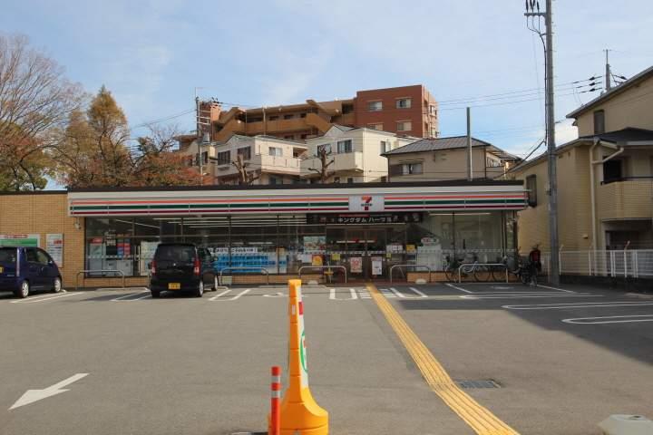 コンビニ　セブンイレブン（コンビニ）まで220m