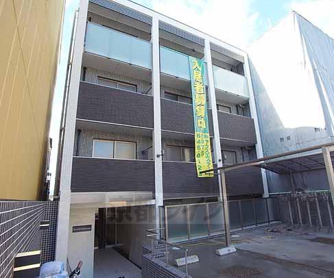 京都市伏見区西桝屋町のマンションの建物外観