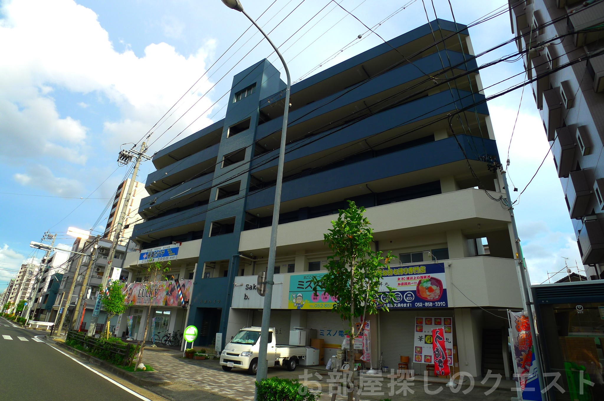 名古屋市昭和区広路通のマンションの建物外観