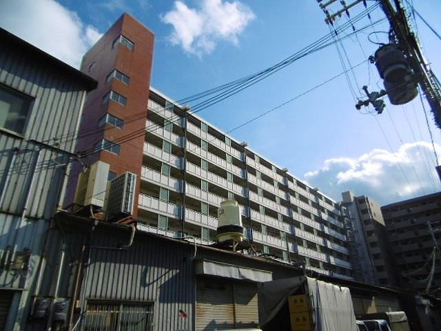東大阪市友井のマンションの建物外観