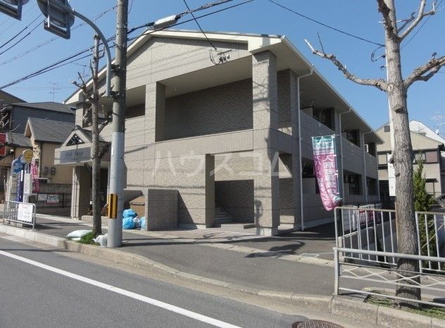 京都市西京区樫原硲町のアパートの建物外観