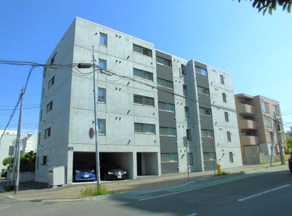 札幌市西区琴似二条のマンションの建物外観