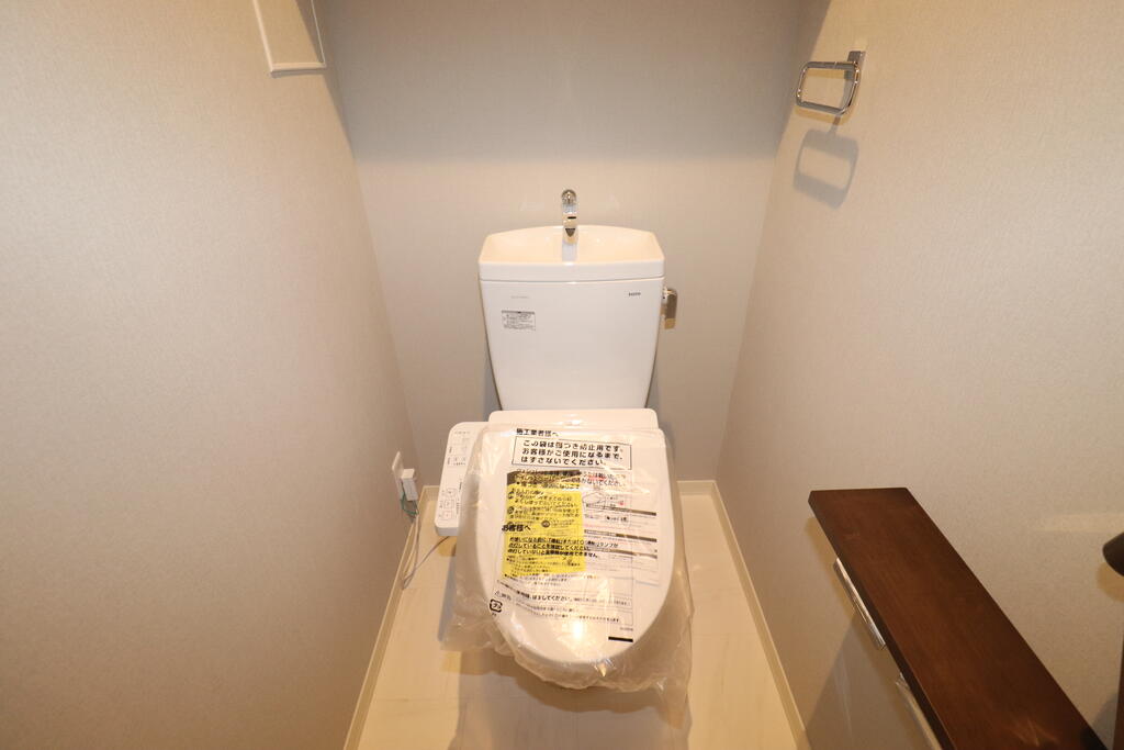 トイレ　トイレを撮影