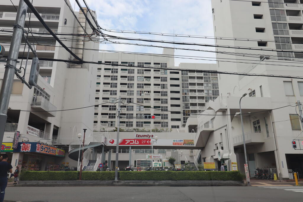 スーパー　イズミヤショッピングセンター門真店（スーパー）まで592m