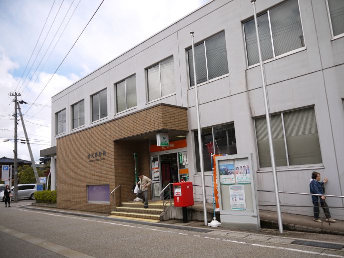郵便局　福光郵便局（郵便局）まで918m