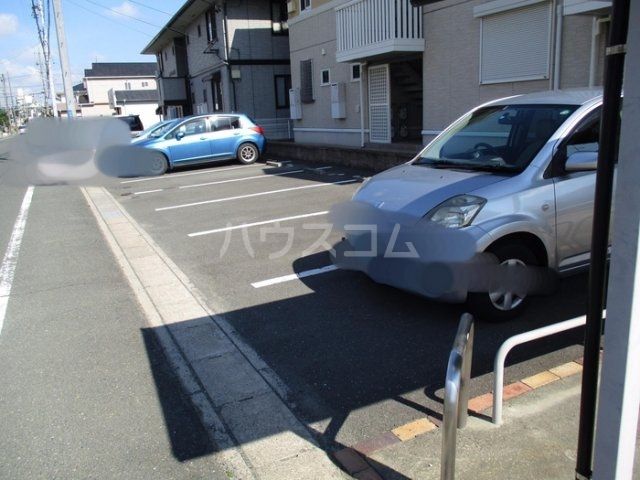 【豊橋市牟呂外神町のアパートの駐車場】