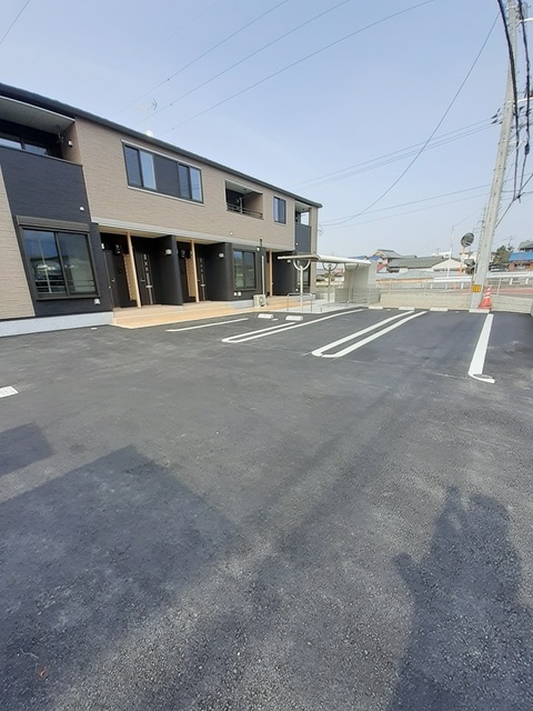 【新居浜市萩生のアパートの駐車場】