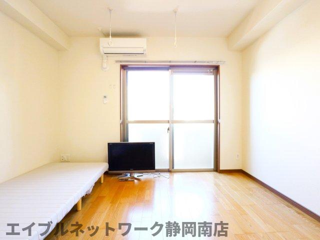 ルシダ静岡の居間写真