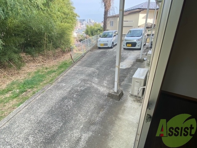 バルコニー　バルコニーは洗濯物を干すのに十分な広さがありますね。