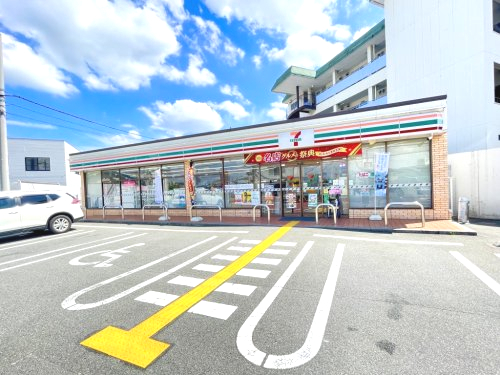 コンビニ　セブンイレブン 大和高田三倉堂南店（コンビニ）まで1334m