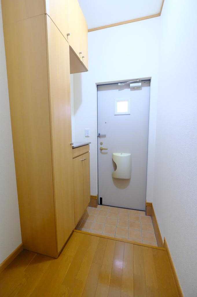 玄関　写真は別室です