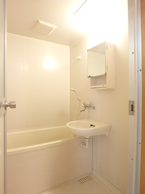 バス・シャワールーム　図面と現状に相違がある場合には現状を優先