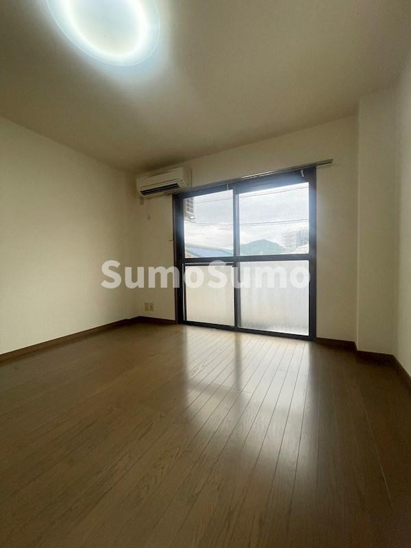 居室・リビング　こちらのリビングで趣味の時間をお楽しみください