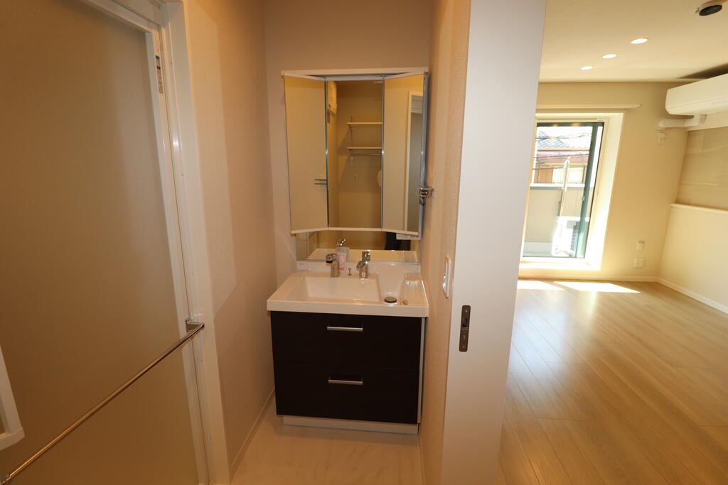 洗面設備　洗面台を撮影