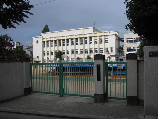 【サンビルダー春日野道の小学校】