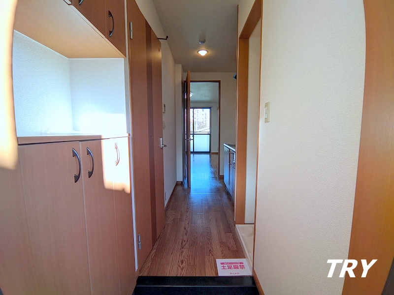 玄関　たくさんの靴が収納できる下駄箱