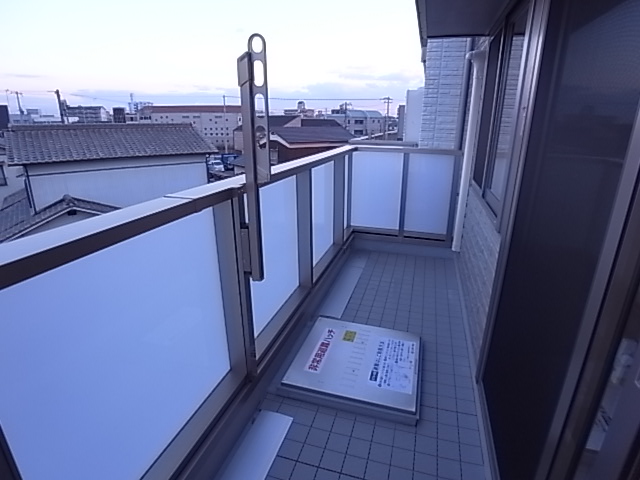 【姫路市飾磨区山崎のマンションのバルコニー】