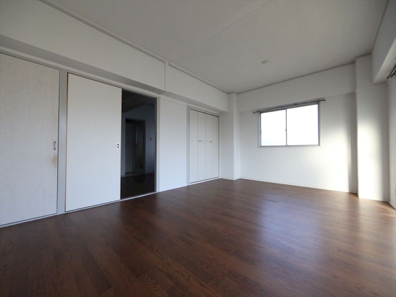 居室・リビング　洋室11.5帖　クローゼット付　バルコニー