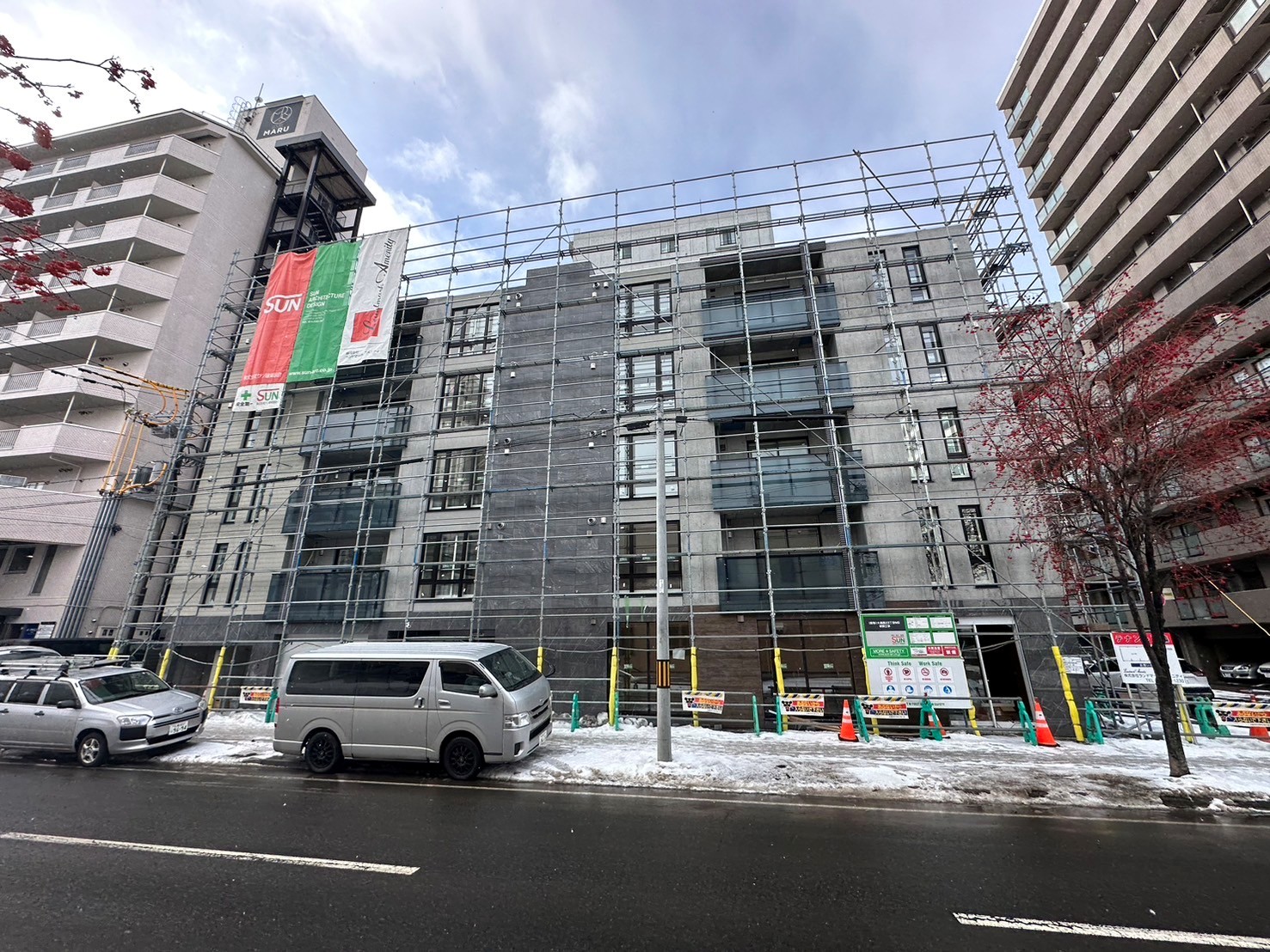 札幌市中央区大通西のマンションの建物外観