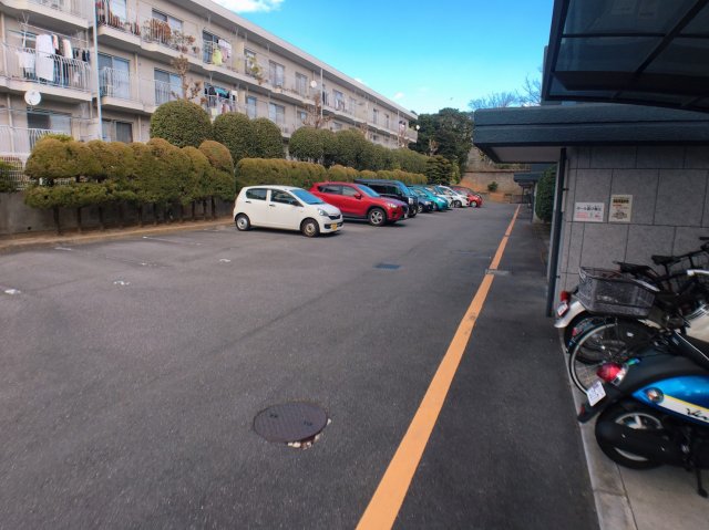 【名古屋市瑞穂区春山町のマンションの駐車場】