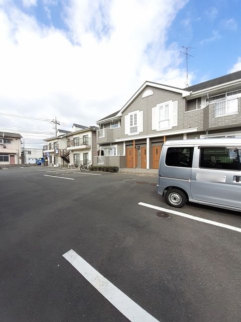 【岩国市車町のアパートの駐車場】