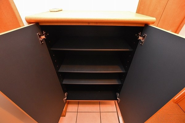 エントランス　★この上は鍵置場！そしたら行く前にあわてないから！シューズB