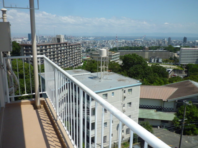 【神戸市長田区滝谷町のマンションのバルコニー】