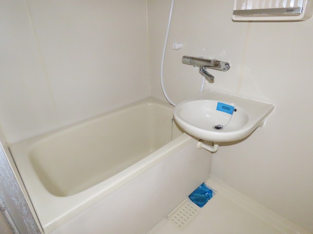 バス・シャワールーム　同物件別号室の写真です。