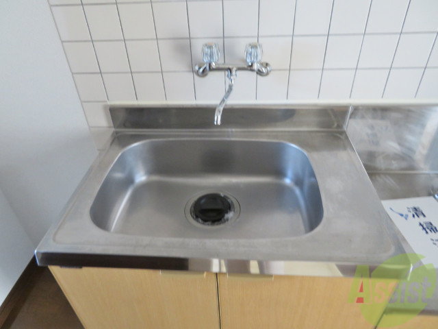 洗面設備　洗面台。朝の身支度はここでばっちり決めましょう。