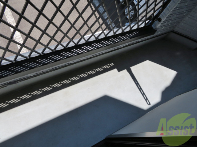 バルコニー　バルコニーは幅があり、広い印象を受けました。