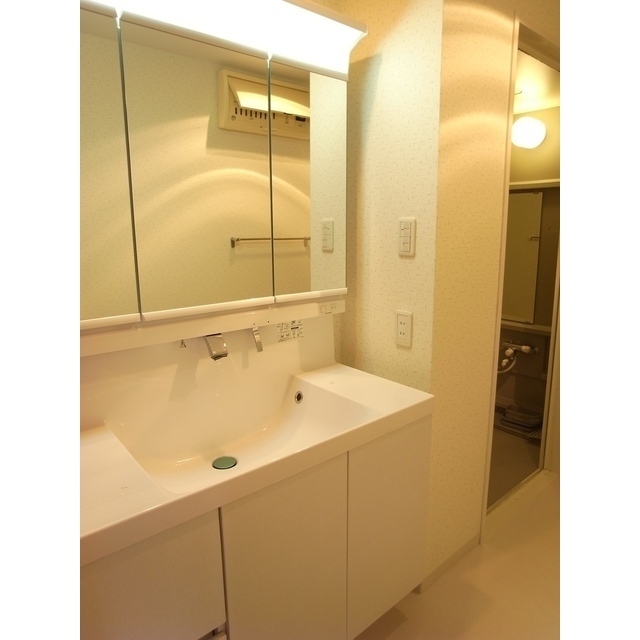 洗面設備　収納充実の洗面化粧台♪