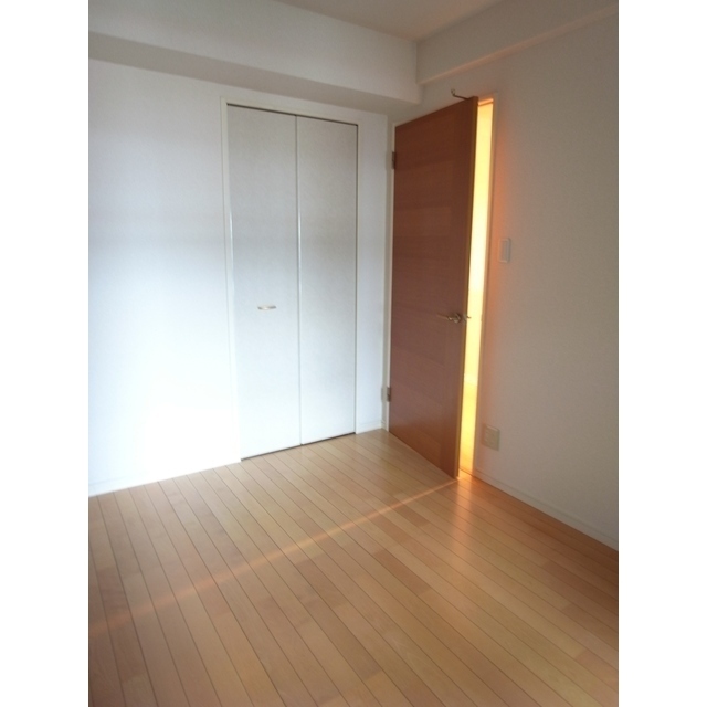 居室・リビング　収納有りの充実した空間です♪