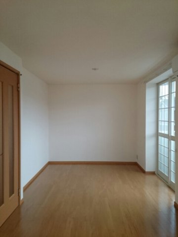 居室・リビング　内装は落ち着いています