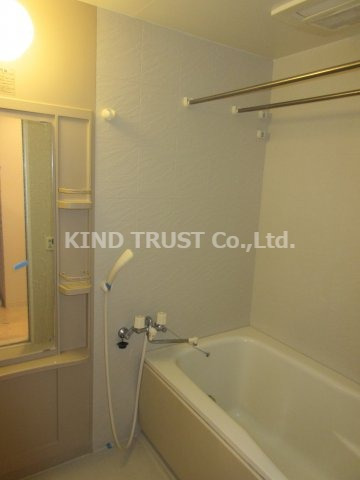 バス・シャワールーム　落ち着いた空間のお風呂です