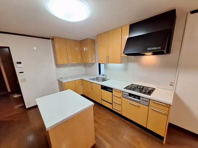 キッチン　★ガス3口グリル付き、食器洗い洗浄機付きのシステムキッチン★