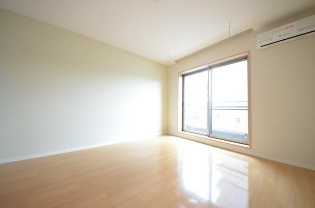 居室・リビング　☆お部屋も広くてレイアウトも自由自在☆