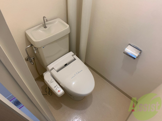 トイレ　ウォシュレット付きのトイレです。シャワートイレは日本の宝。