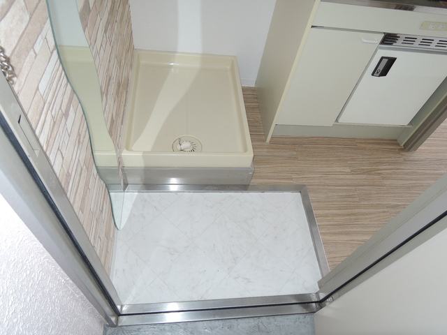 玄関　玄関横に洗濯機設置できます